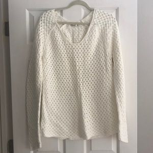 White Old Navy sweater size XL